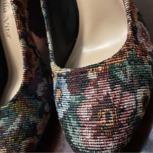 bella vita shoes size 7 floral fabric